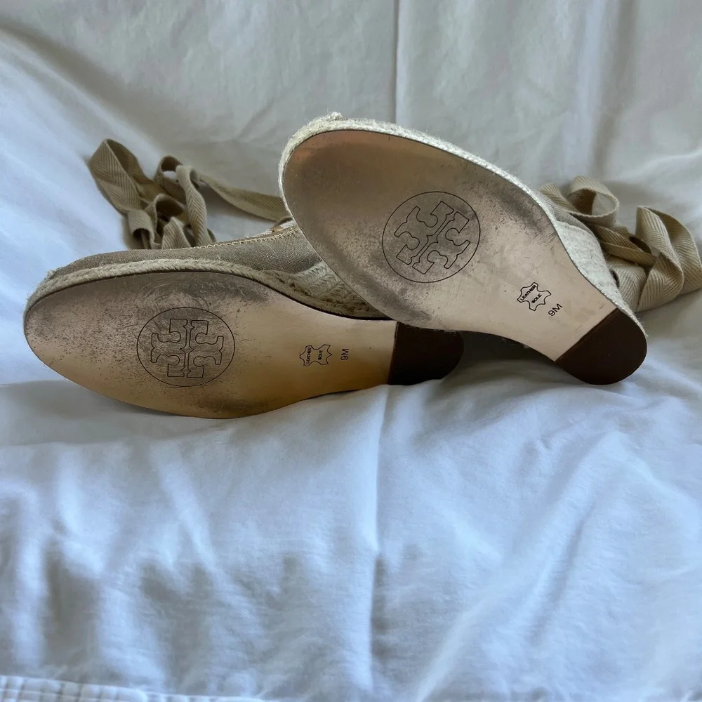 Tory Burch Tan Canvas Lace Up Ankle Espadrille Wedge with Gold Trim Size 9